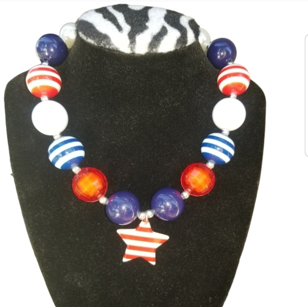 CHUNKY RED WHITE & BLUE BEADED FESTIVE PATRIOTIC NECKLACE
